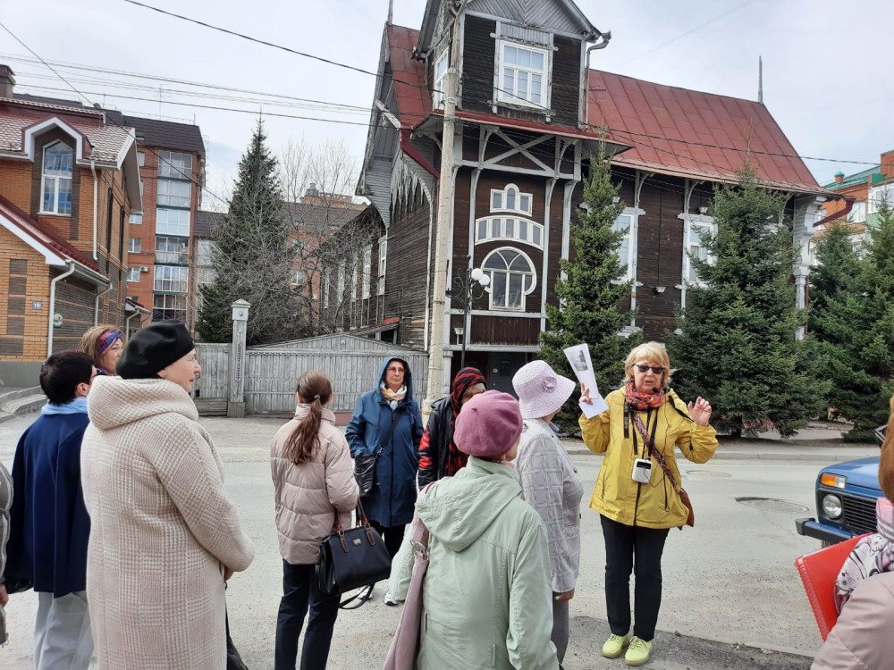 Вера Ананьева проводит экскурсию, фото из личного архива 