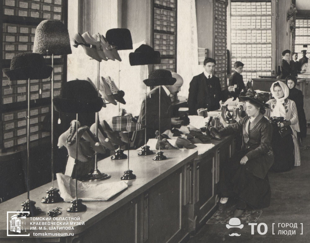 Интерьер магазина купца Голованова, 1910 г. Фото: В. И. Соловкин, из фондов ТОКМ