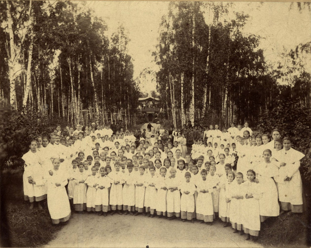 Фото: воспитанницы Иркутского сиропитательного дома, 1891 год (из открытых источников)
