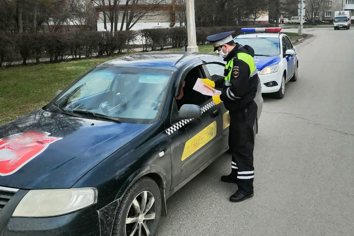Водителям до июля разрешили ездить с просроченными правами Водителям до июля разрешили ездить с просроченными правами