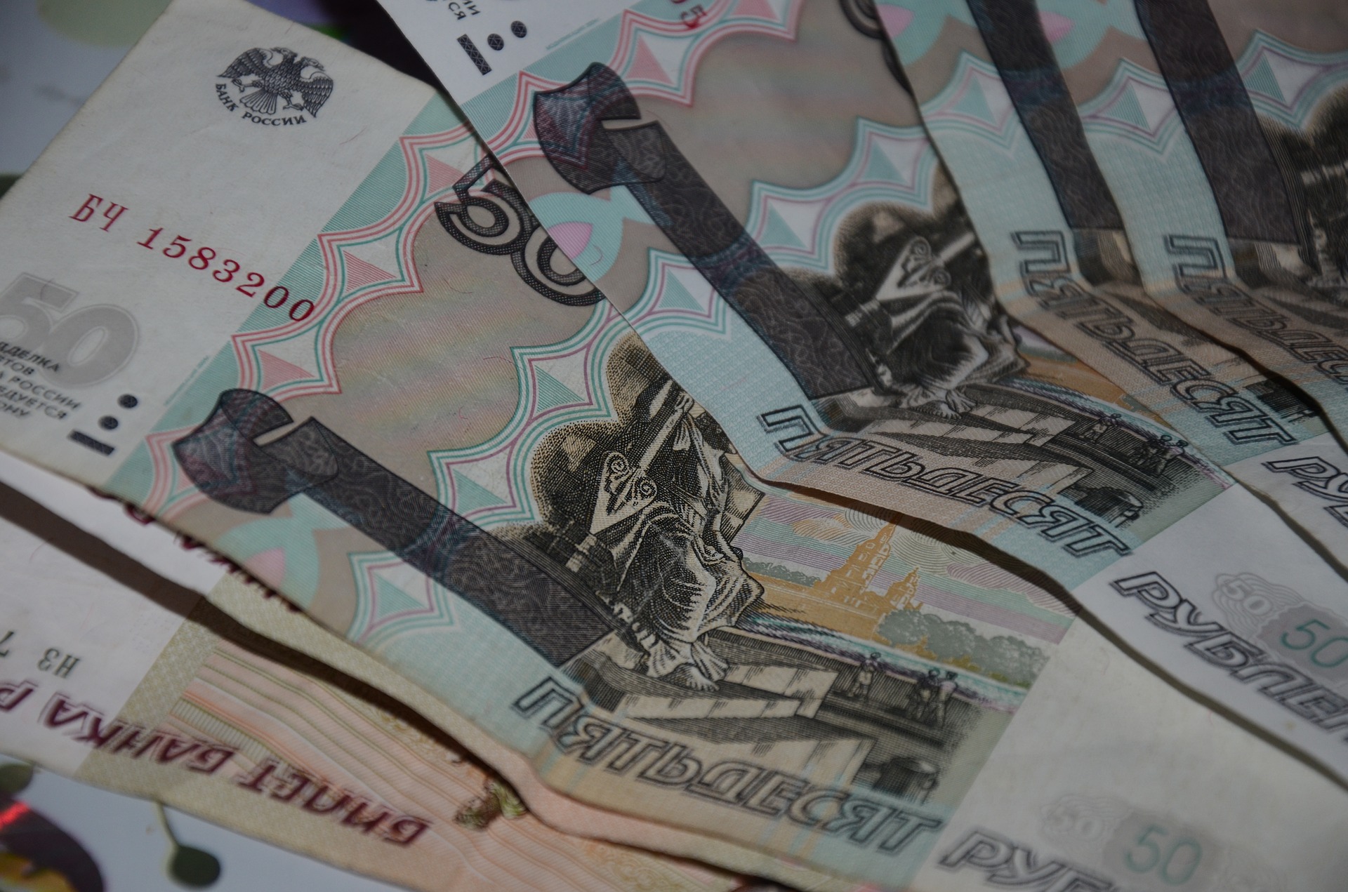 Опрос: 27% компаний намерены сократить зарплаты сотрудникам из-за кризиса Опрос: 27% компаний намерены сократить зарплаты сотрудникам из-за кризиса