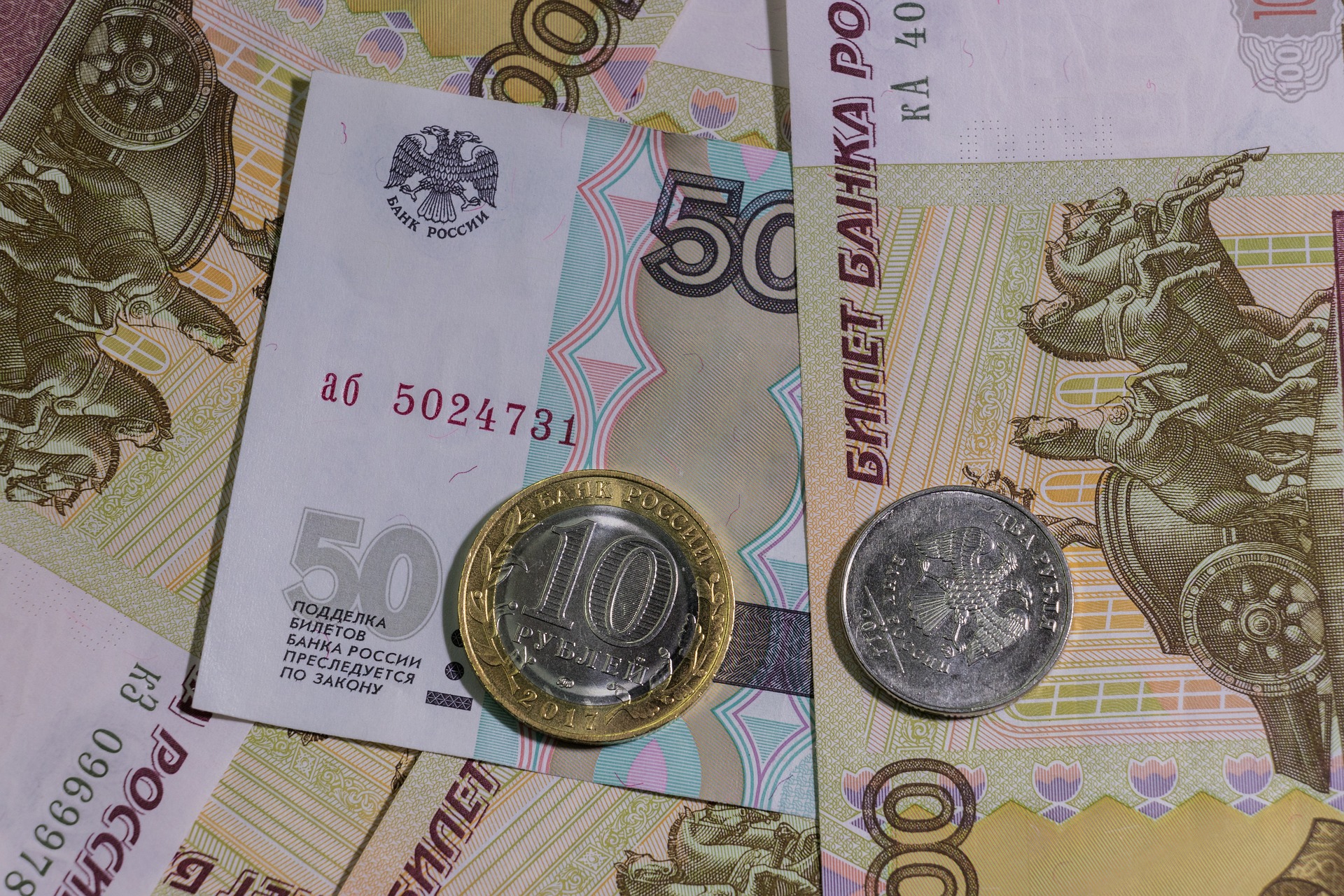 Треть работающих россиян заявили о снижении доходов в 2020 году Треть работающих россиян заявили о снижении доходов в 2020 году