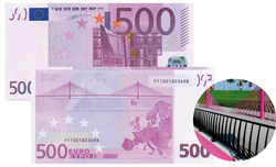 Купюра 500 евро изготовлена в фиолетовом цвете, она посвящена архитектуре ХХ века.